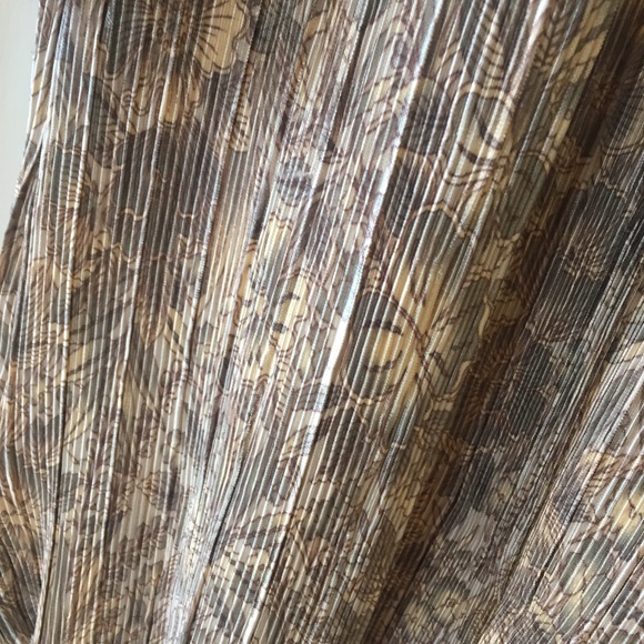 H&M L womens sunray pleated floral beige pale olive dress raw hems relaxed fit - Picture 7 of 17